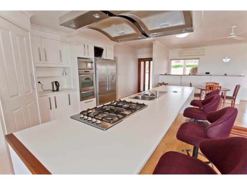 17 Finemore Crescent, Qunaba QLD 4670