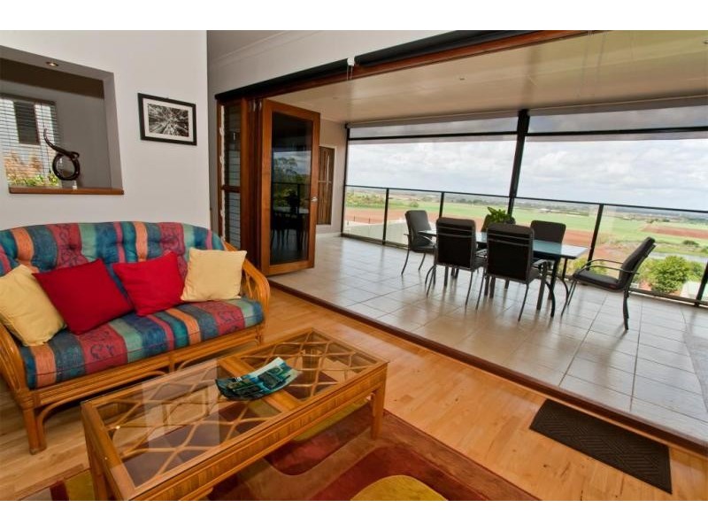 17 Finemore Crescent, Qunaba QLD 4670