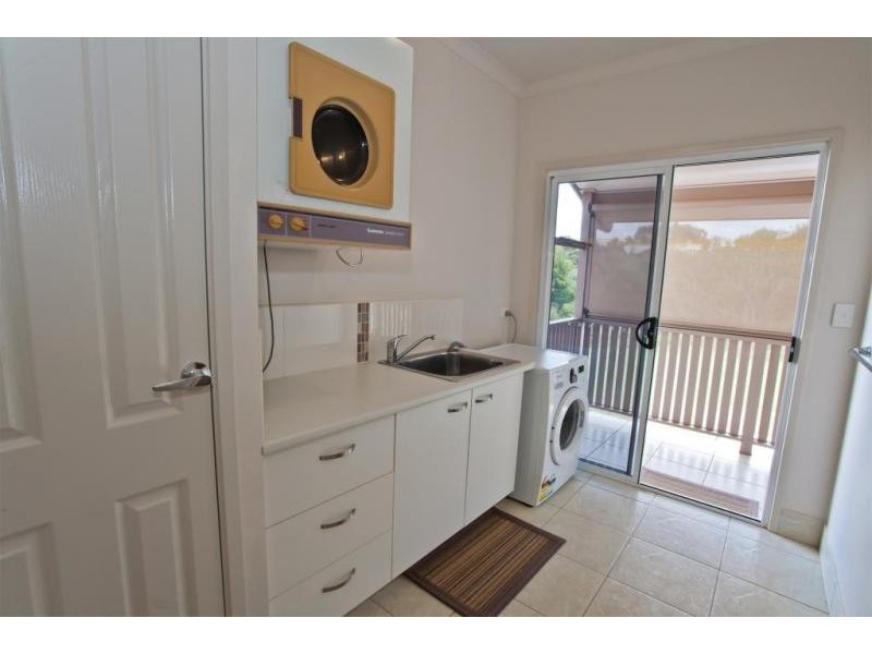 17 Finemore Crescent, Qunaba QLD 4670