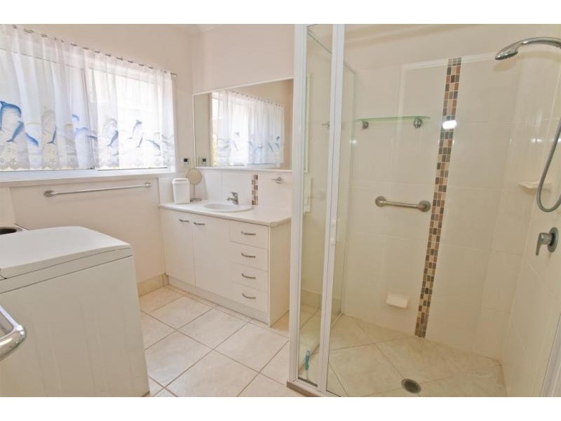 17 Finemore Crescent, Qunaba QLD 4670