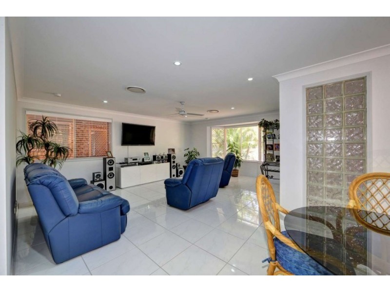 27 Cockatoo Crescent, Gooburrum QLD 4670