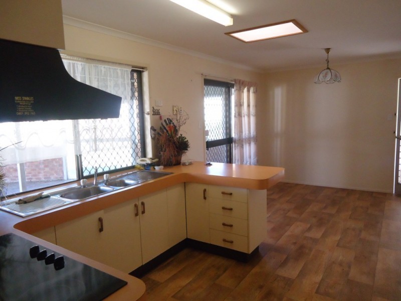 10 Robertson Street, Kepnock QLD 4670