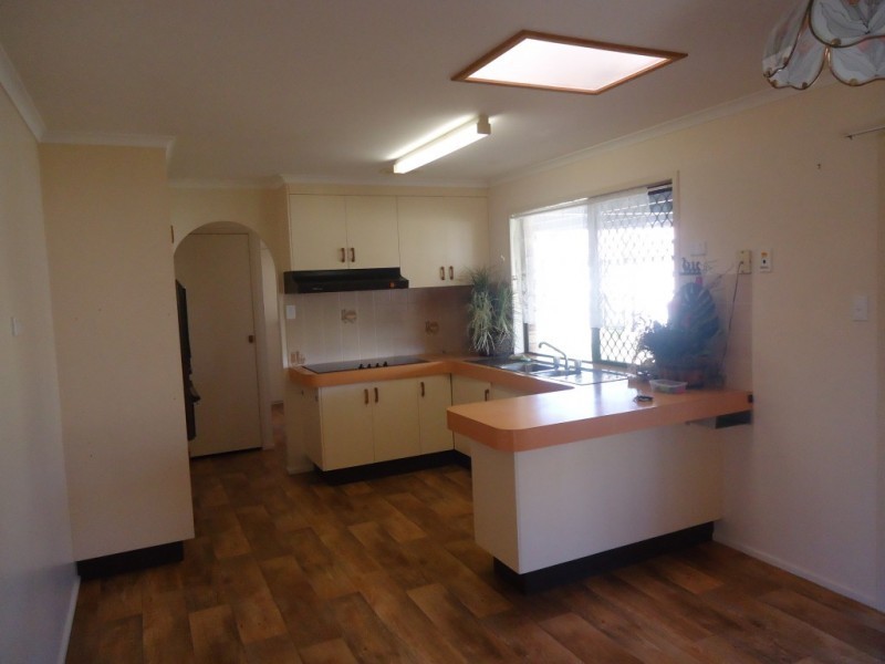 10 Robertson Street, Kepnock QLD 4670