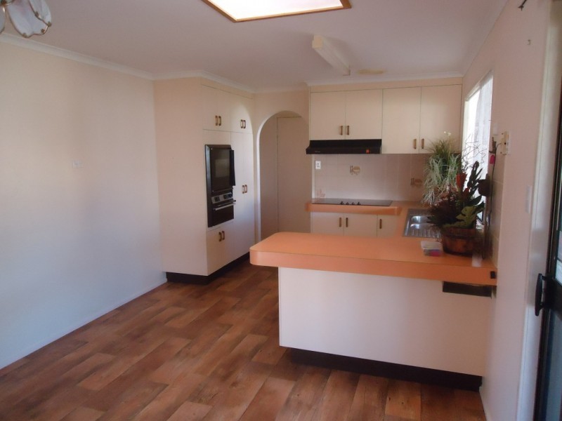 10 Robertson Street, Kepnock QLD 4670