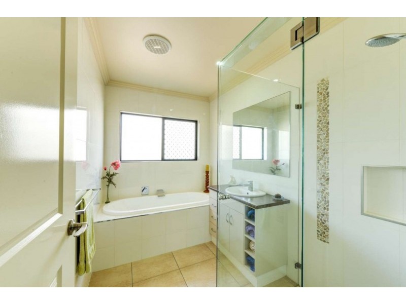 4 SEAHORSE COURT, Innes Park QLD 4670