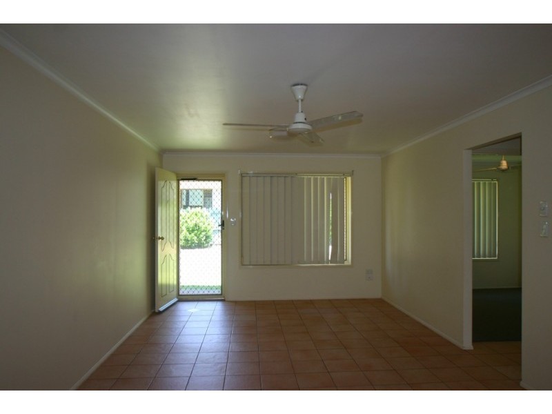 2/111 F E Walker St, Kepnock QLD 4670