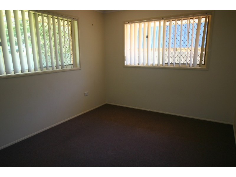 2/111 F E Walker St, Kepnock QLD 4670