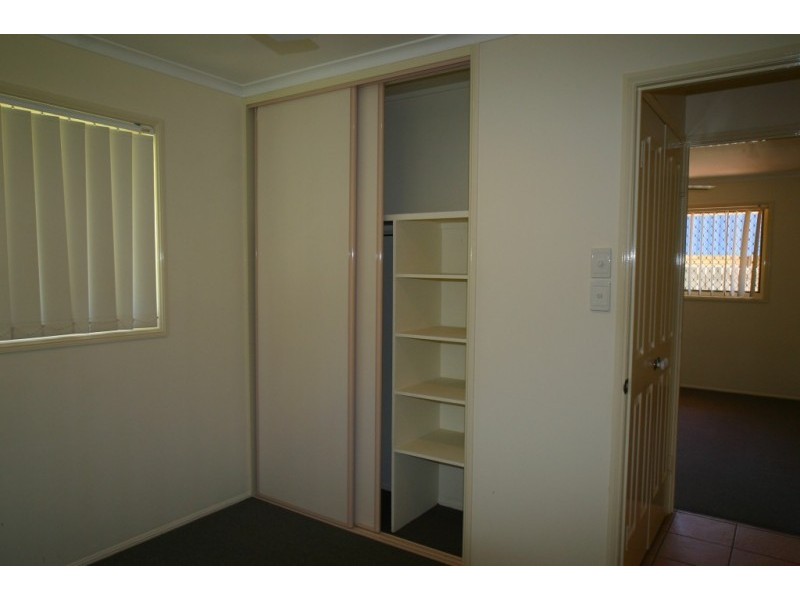 2/111 F E Walker St, Kepnock QLD 4670