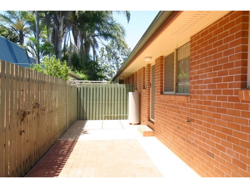 2/111 F E Walker St, Kepnock QLD 4670