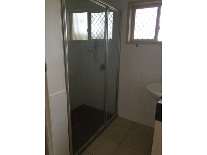 2/22 Crane St, Kepnock QLD 4670
