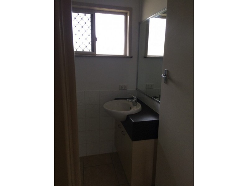 2/22 Crane St, Kepnock QLD 4670