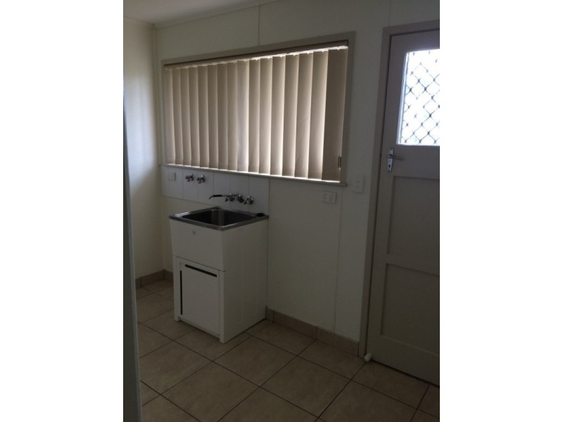 2/22 Crane St, Kepnock QLD 4670
