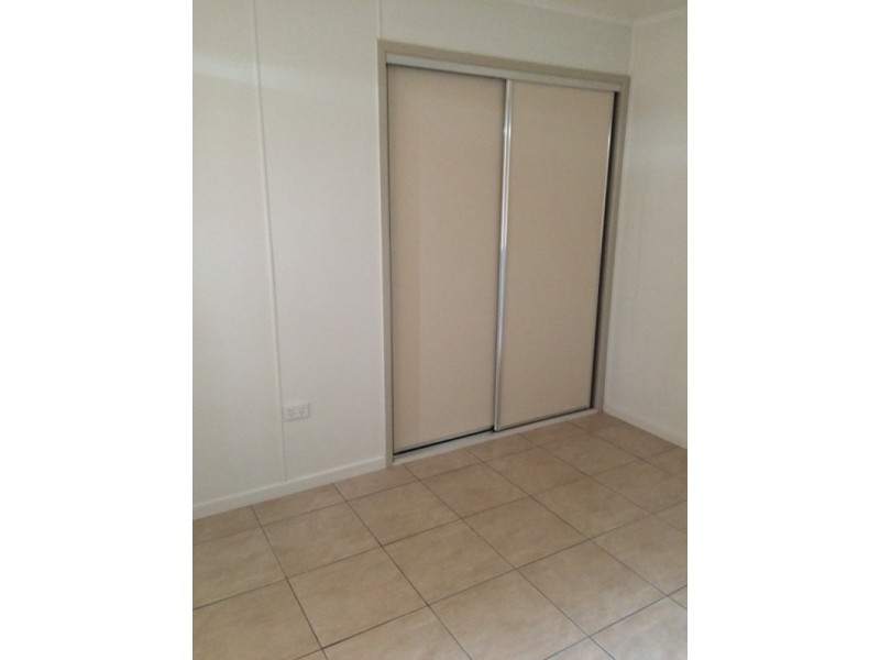 2/22 Crane St, Kepnock QLD 4670