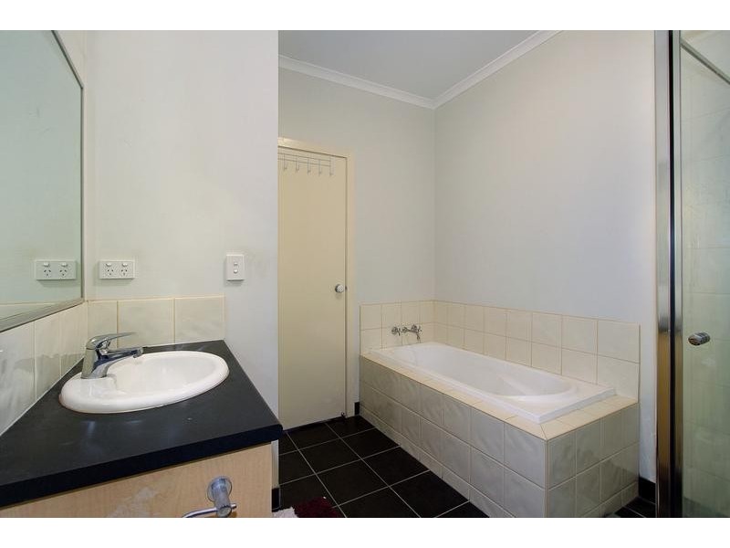 102/13-15 Hewish Road, Croydon VIC 3136