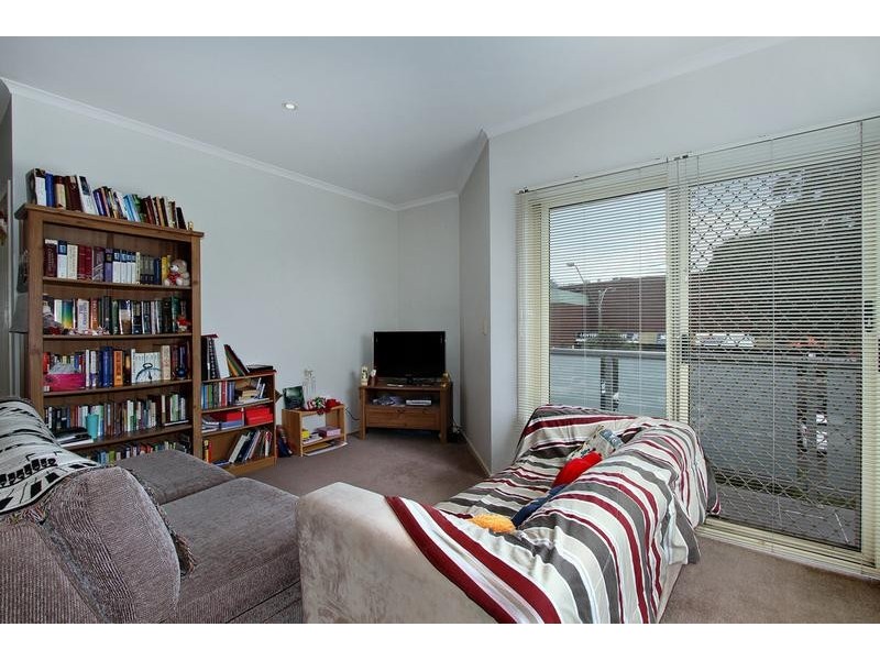 102/13-15 Hewish Road, Croydon VIC 3136