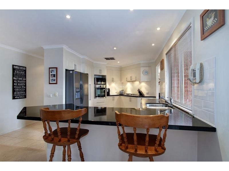 15 Natanya Way, Kilsyth VIC 3137