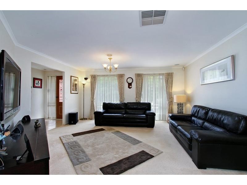 15 Natanya Way, Kilsyth VIC 3137