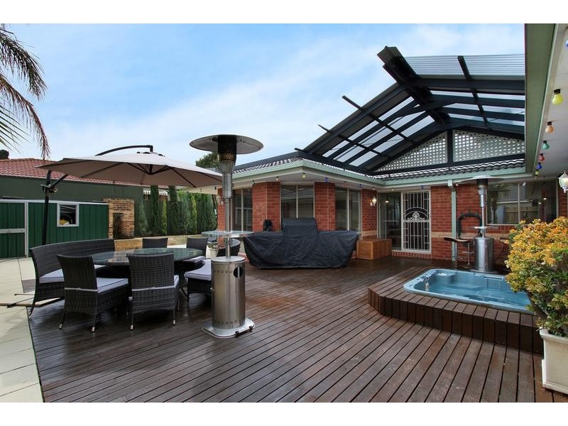 15 Natanya Way, Kilsyth VIC 3137