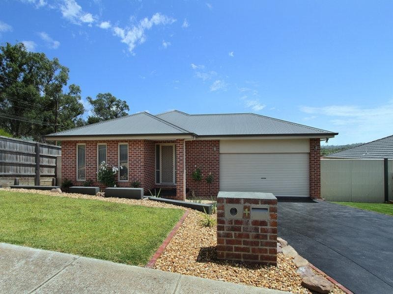 1 Sirocco Court, Wandin North VIC 3139