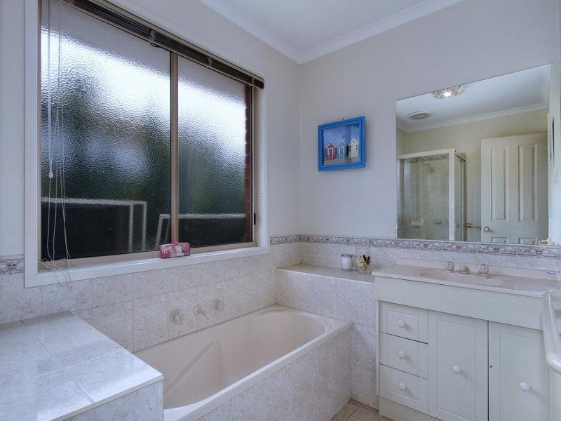 15 Natanya Way, Kilsyth VIC 3137