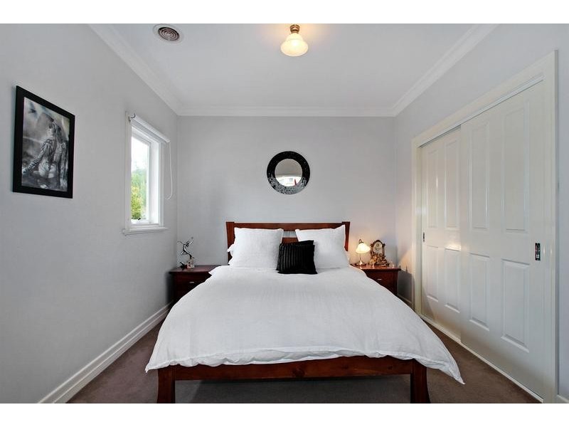 1/16 Belmont Road West, Croydon South VIC 3136