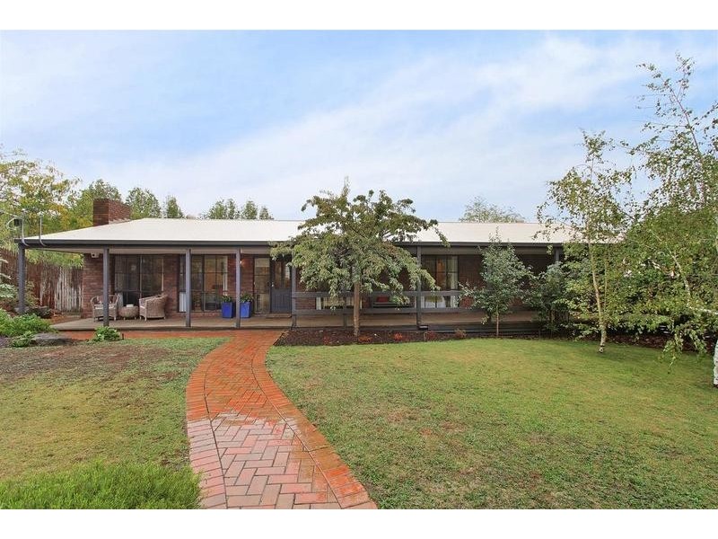 8 Kirsten Court, Mooroolbark VIC 3138