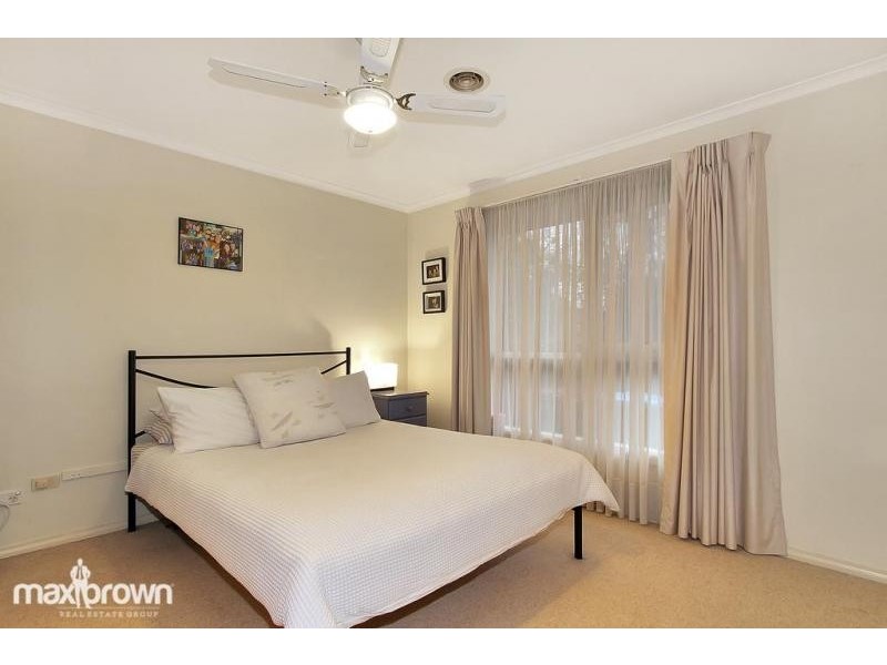 2a Allaware Avenue, Croydon VIC 3136