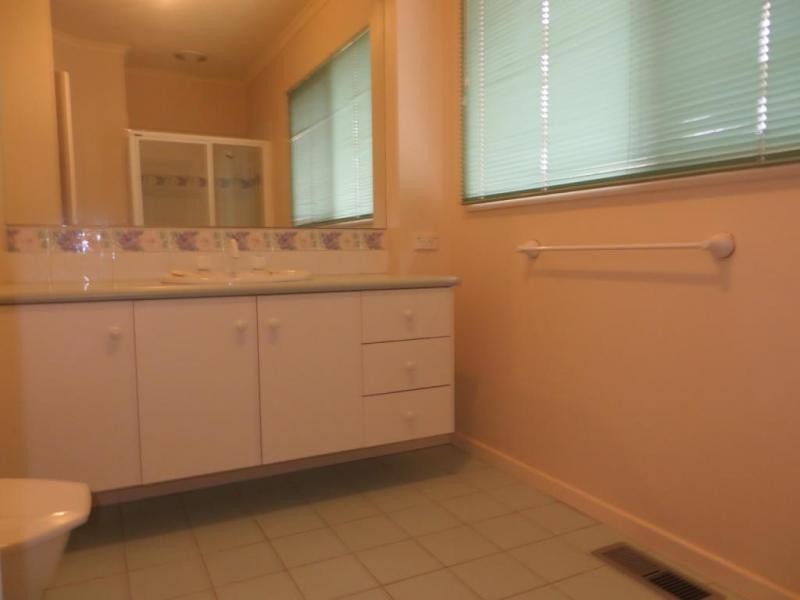 7 Defelice Place, Mooroolbark VIC 3138