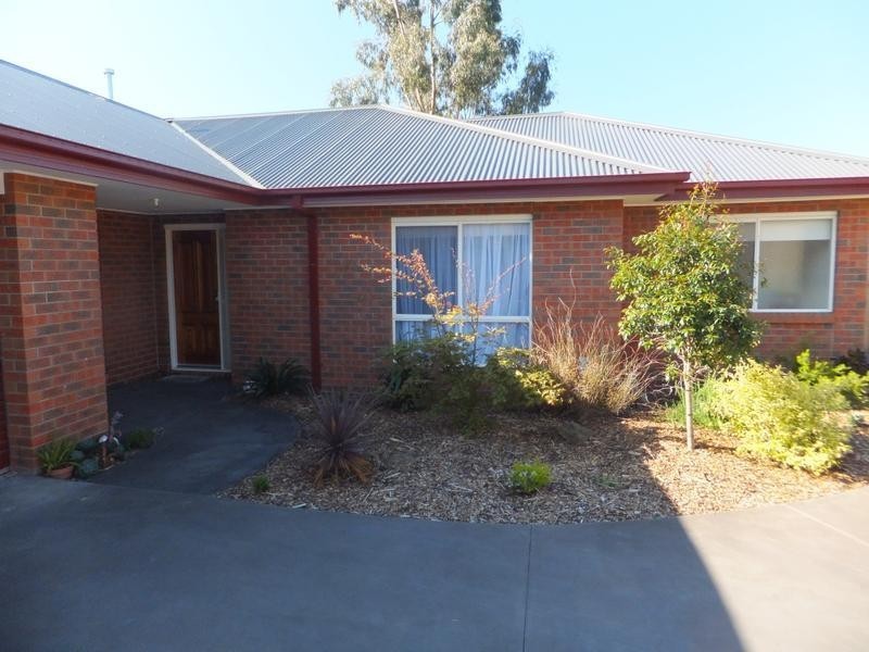 61A Dryden Concourse, Mooroolbark VIC 3138