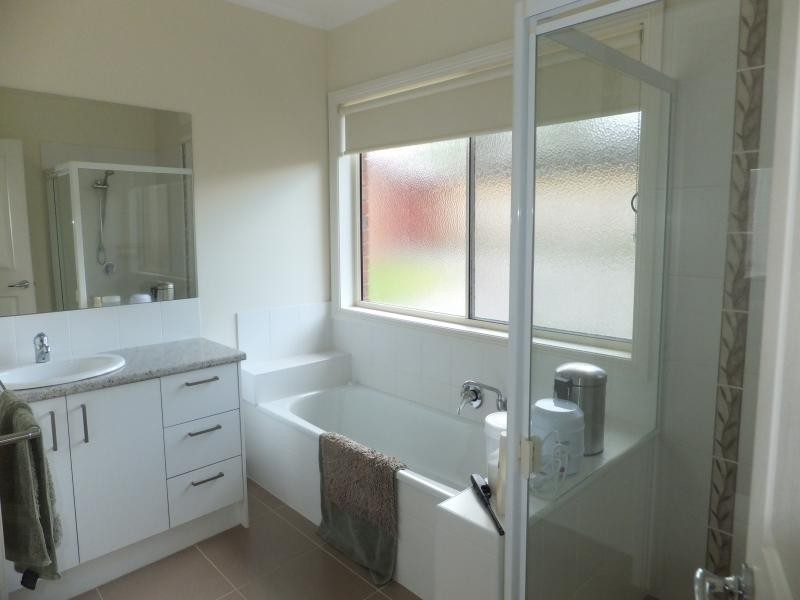 61A Dryden Concourse, Mooroolbark VIC 3138