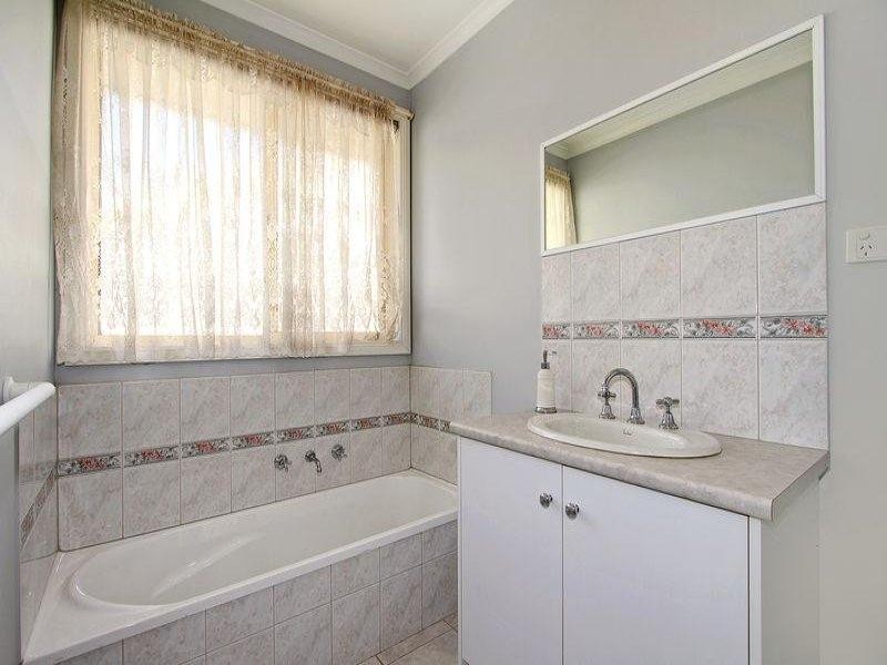 1/40 Hull Road, Croydon VIC 3136