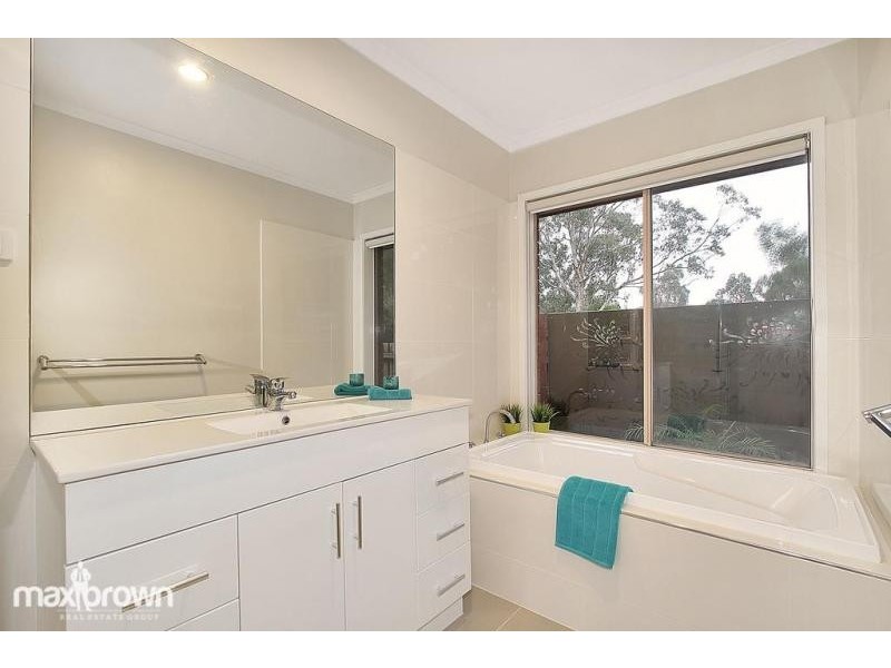 32 Handasyde Avenue, Kilsyth South VIC 3137