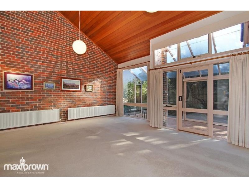 8a Binbrook Drive, Croydon VIC 3136