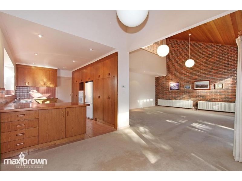 8a Binbrook Drive, Croydon VIC 3136