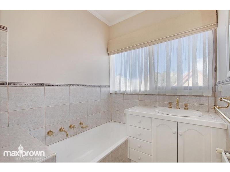 8a Binbrook Drive, Croydon VIC 3136