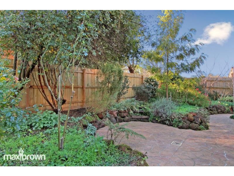 8a Binbrook Drive, Croydon VIC 3136