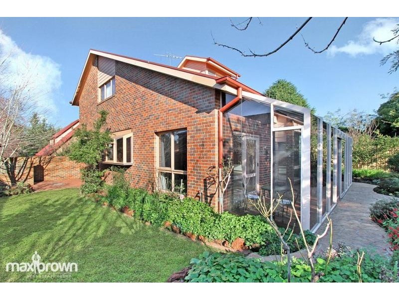 8a Binbrook Drive, Croydon VIC 3136