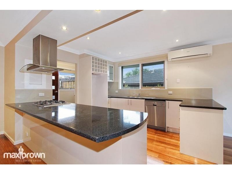 10 Landstrom Quadrant, Kilsyth VIC 3137