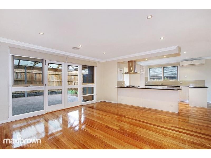 10 Landstrom Quadrant, Kilsyth VIC 3137