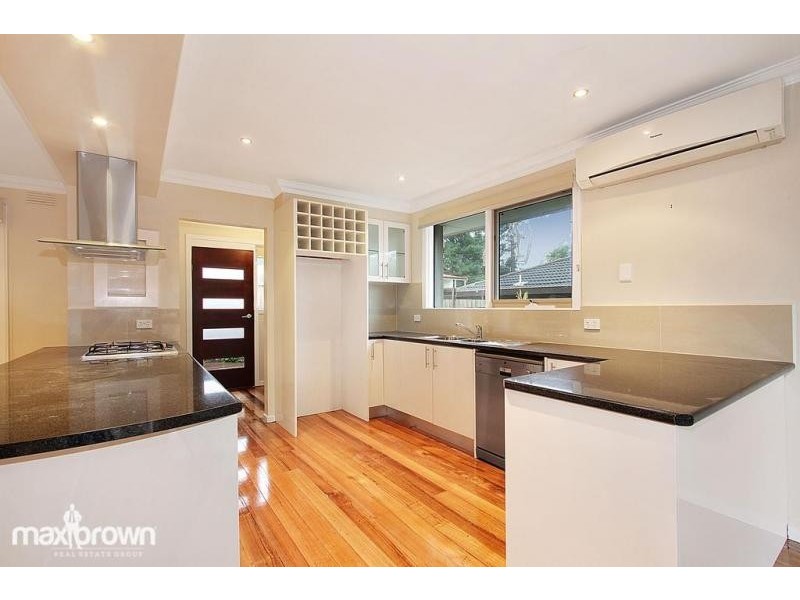 10 Landstrom Quadrant, Kilsyth VIC 3137