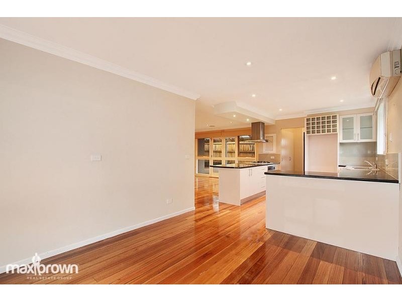 10 Landstrom Quadrant, Kilsyth VIC 3137