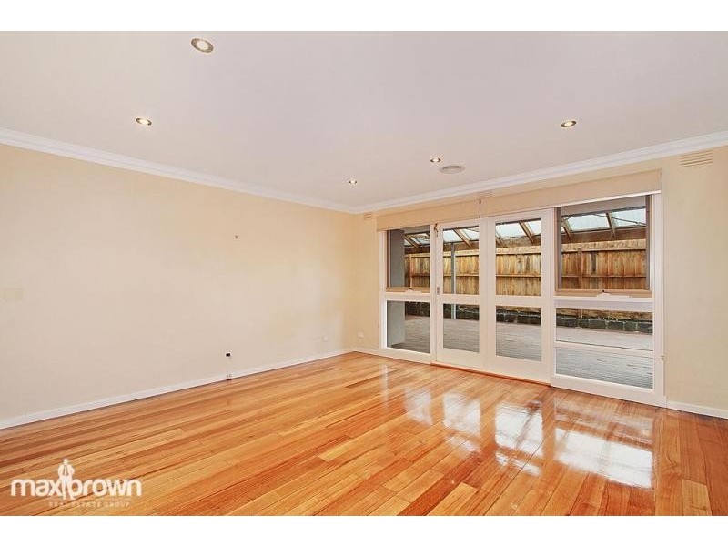 10 Landstrom Quadrant, Kilsyth VIC 3137