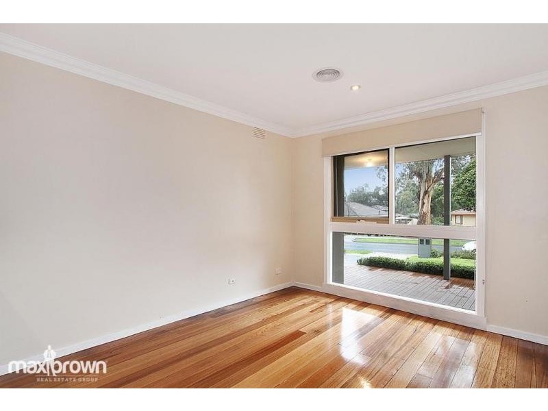 10 Landstrom Quadrant, Kilsyth VIC 3137