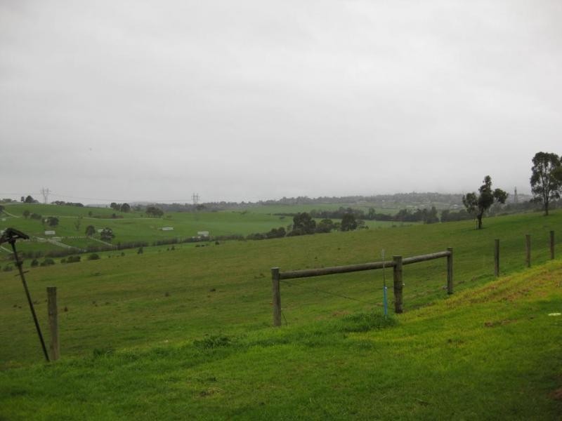 2 Hughes Road, Chirnside Park VIC 3116