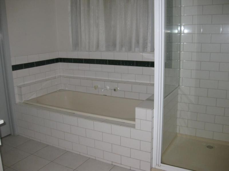 2 Hughes Road, Chirnside Park VIC 3116