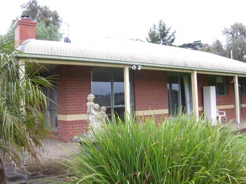 2 Hughes Road, Chirnside Park VIC 3116