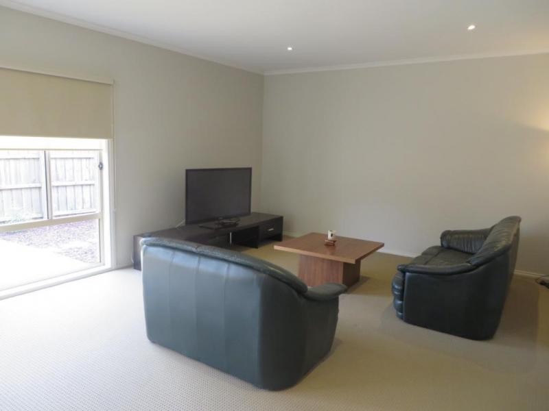 2/50 Surrey Road East, Croydon VIC 3136