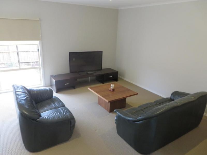 2/50 Surrey Road East, Croydon VIC 3136