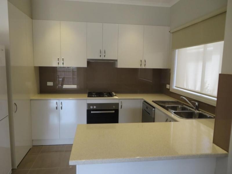 2/50 Surrey Road East, Croydon VIC 3136