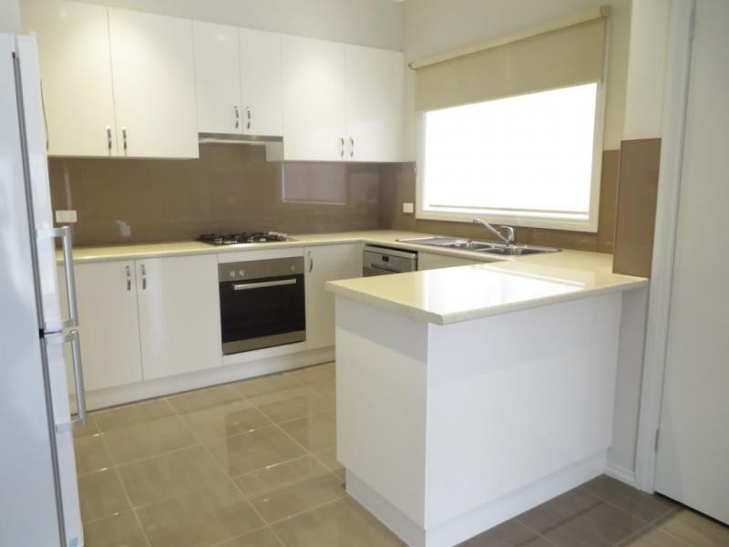 2/50 Surrey Road East, Croydon VIC 3136